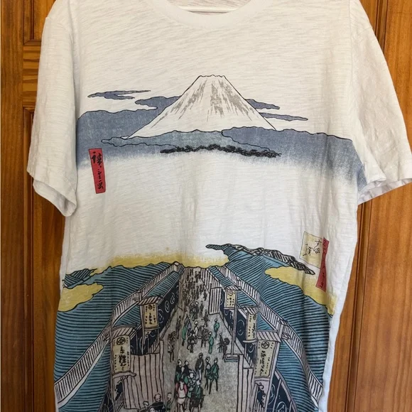 Uniqlo Ukiyo-e Mt. Fuji & townscape design White Graphic Tee - Picture 1 of 7